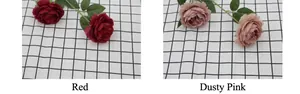 Dettaglio di peonie artificiali rosse e rosa polvere con steli realistici per la casa