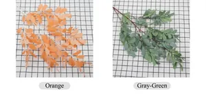 Detailansicht künstlicher Weidenblätter in Orange und Graugrün für die Hochzeitsdeko
