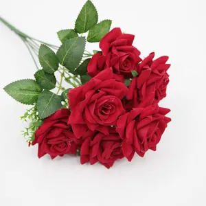 Bouquet de Roses Artificielles en Flanelle à 7 Têtes Fleurs en Soie avec Feuilles Vertes pour Décoration de Table Mariage