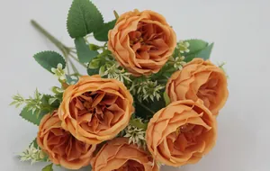Vue détaillée de roses Austin artificielles orange champagne aux pétales de soie
