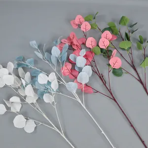 Künstliche farbige Eukalyptusblätter in Weiß Blau Rosa und Grün für Hochzeitsdeko