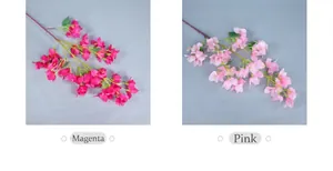 Detailweergave van kunstmatige bougainvillea takken in fuchsia en roze voor decoratie