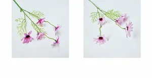 Confronto dettagliato di margherite artificiali viola e lilla con steli verdi