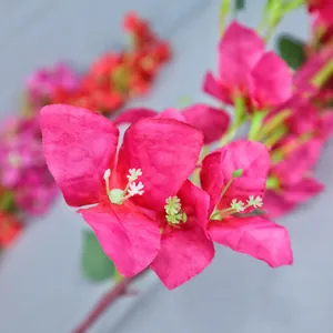 Branche de bougainvillier magenta réaliste avec pétales en soie et étamines blanches