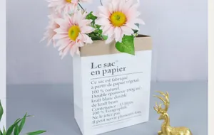 Eco-friendly 33L white kraft paper florist bag with French text for floral arrangements