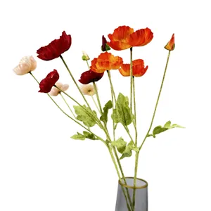 Bouquet di papaveri artificiali floccati in vaso di vetro dorato per decoro di nozze