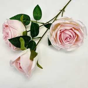 Rose artificielle Austin à trois têtes rose poudré avec feuilles et tiges réalistes