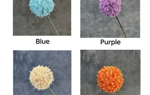 Vue détaillée de têtes d'allium artificielles en bleu, violet, crème et orange