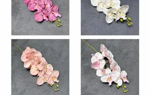 Dettaglio di orchidee Phalaenopsis in seta 3D in rosa scuro, crema, rosa e viola