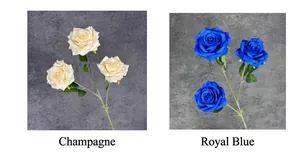 Dettaglio di rose in seta a 3 teste in Champagne e Blu Reale per decorazioni nuziali