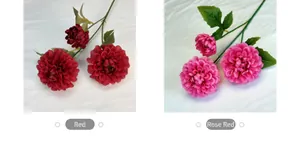Detailansicht künstlicher Dahlien in Rot und Magenta mit drei seidigen Blütenköpfen