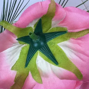 10 cm künstlicher Rosenkopf mit Farbverlauf und grünem Kelchblatt für Dekoration