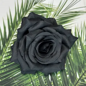 Makroansicht einer realistischen 10 cm schwarzen Kunstrose für DIY-Hochzeitsdeko