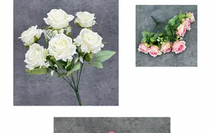 Detalle de rosas artificiales de seda en blanco y rosa para decoración de interiores