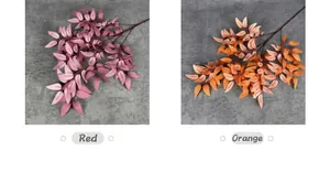 Macro-opname van kunstmatige wilgenbladeren met verfijnde nerven in rood en oranje tinten