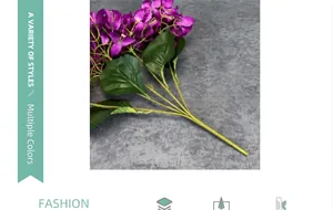 Detail van paarse kunstmatige bougainvillea bloemen met groene stelen en textuur