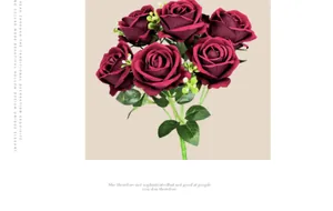 Detalle de rosas artificiales de terciopelo rojo oscuro con hojas para decoración