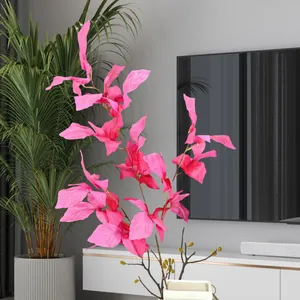 Ramo di foglia rosa artificiale decorativo per l'arredamento di casa in interni chiari