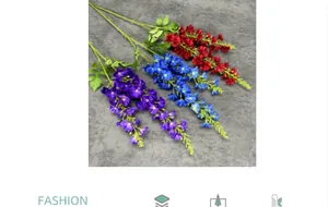 Detailansicht künstlicher Hyazinthenblüten mit langen Stielen in Violett und Blau