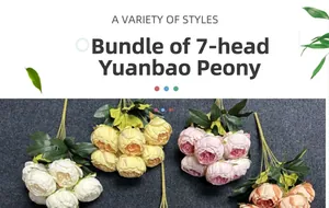 Dettaglio di bouquet di peonie artificiali a 7 teste in bianco crema e rosa