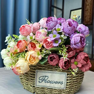 Composizione di peonie artificiali in cesto per decorazioni casa e matrimoni eleganti