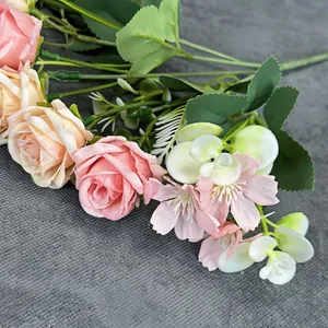 Bouquet de 6 roses artificielles en soie rose et champagne pour décor de mariage