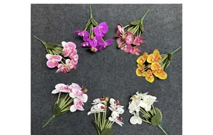 Vista superior de 7 colores de orquídeas phalaenopsis artificiales impresas en 3D