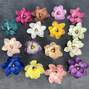 Flache Darstellung bunter 13cm EVA-Magnolienblütenköpfe für DIY-Bastelarbeiten und Deko