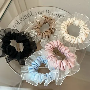 Detalle de coleteros de encaje de organza y satén en cinco elegantes colores pastel