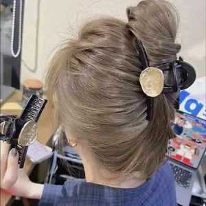 Vintage Large Resin Hair Claw Clip For Women Elegant Shark Clip With Number Embossed Metal Plate Daily Hair Accessories