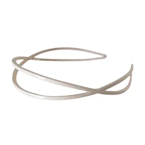 Serre-tête blanc minimaliste à double couche avec design croisé et finition brillante