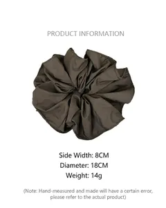 Detailed size specifications for large fabric scrunchie with 18cm diameter and 8cm width