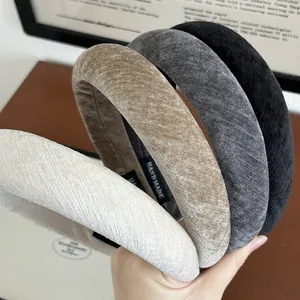 Schicke, gepolsterte Samt-Haarreifen in Beige, Khaki, Grau und Schwarz mit Handmade-Tag