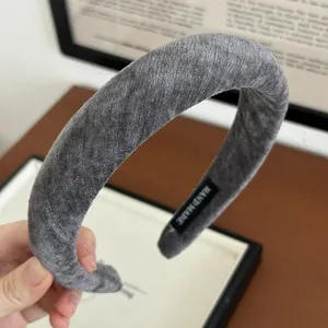 Handgefertigter dicker grauer Samt-Haarreif für Damen mit weicher Textur und Volumen