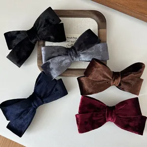 Set di cinque eleganti fermagli per capelli con fiocco in velluto in vari colori classici