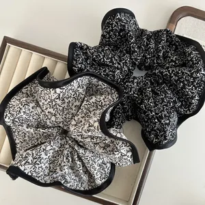 French Retro Oversized Floral Scrunchies For Women Contrast Satin Border Fabric Elastic Hair Ties Daily Hair Decoration