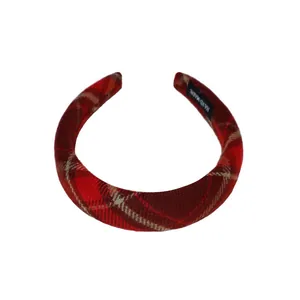 Cerchietto imbottito in lana scozzese rossa con design alto ed etichetta fatta a mano