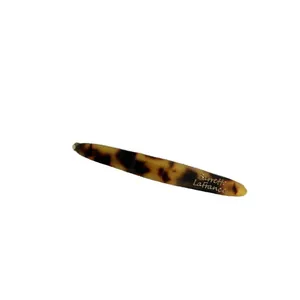 Barrette à cheveux élégante en acétate écaille de tortue avec logo doré gravé