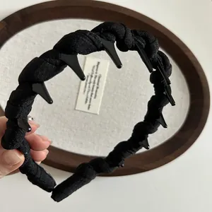 Close-up of black twisted headband showing inner non-slip teeth for secure grip