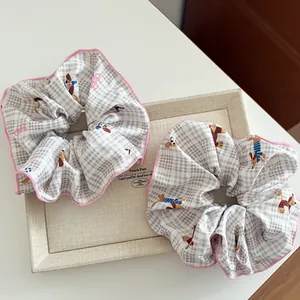 Pack de 2 coleteros de cuadros caqui con estampado de perros y bordes rizados en rosa