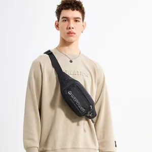 WEPOWER schwarze Nylon-Gürteltasche für Outdoor-Sport am Model im Studio präsentiert