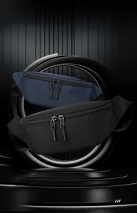 Détail de sacoches légères pour hommes en bleu marine et noir avec double fermeture éclair