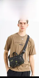 Detail of camouflaged crossbody chest bag with adjustable strap and plastic buckle