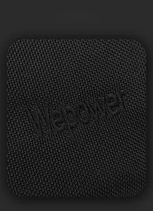 Détail du tissu en nylon noir avec logo WEPOWER brodé pour sac de poitrine homme