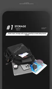 Vue macro des compartiments de rangement multicouches d'un sac à bandoulière tactique noir