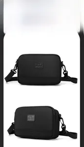 Détail du sac bandoulière tactique noir en tissu haute densité avec écusson WE POWER