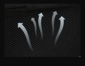Détail du tissu en maille noire respirante montrant la circulation de l'air