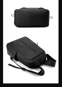 Vue macro du tissu imperméable mat et du zip sur le sac à dos professionnel noir