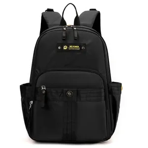 Wasserdichter schwarzer Nylon-Rucksack mit WE POWER-Label und mehreren Staufächern