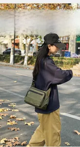 Borsa a tracolla uomo verde impermeabile per viaggi all'aperto e tempo libero